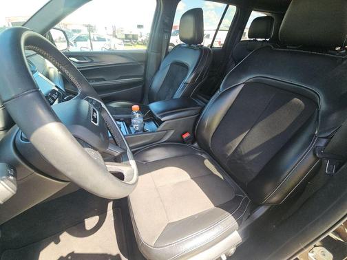 Diamond Black Crystal Pearlcoat 2024 Jeep Grand Cherokee Altitude