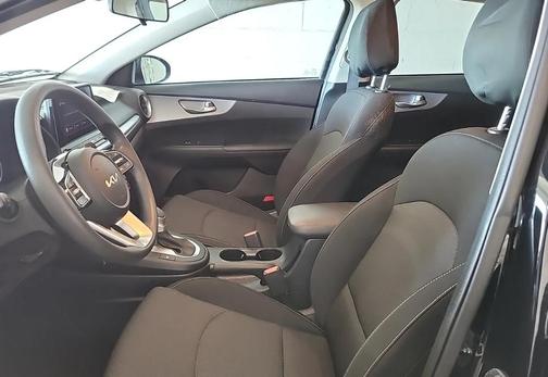 Aurora Black 2024 Kia Forte LXS