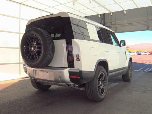 2025 Land Rover Defender 110 P300