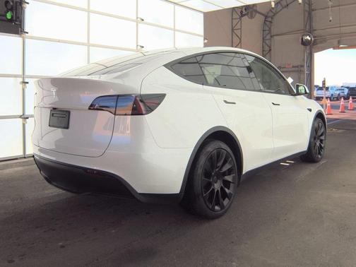 2025 Tesla Model Y Long Range Dual Motor Rear-Wheel Drive