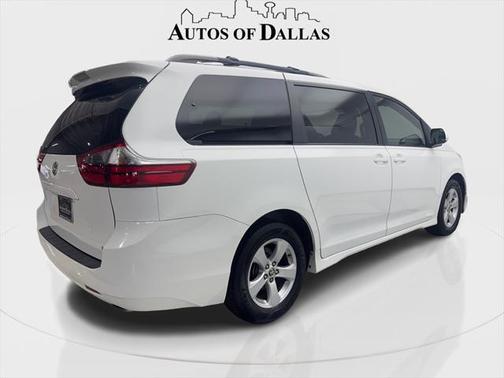 2020 Toyota Sienna LE