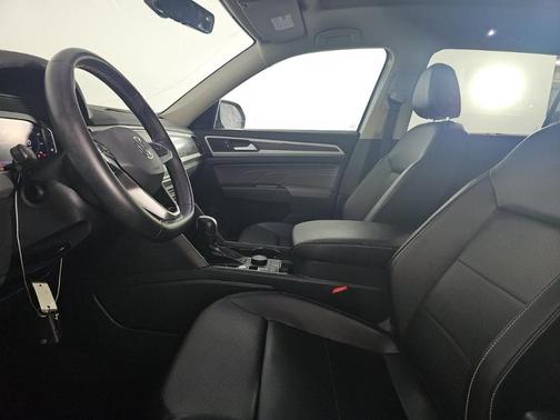 Silver Metallic 2022 Volkswagen Atlas 3.6L SE w/Technology
