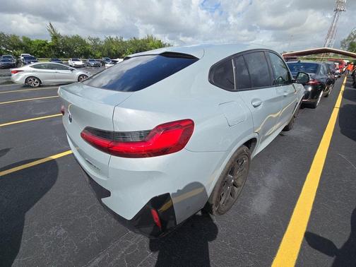 2022 BMW X4 xDrive30i