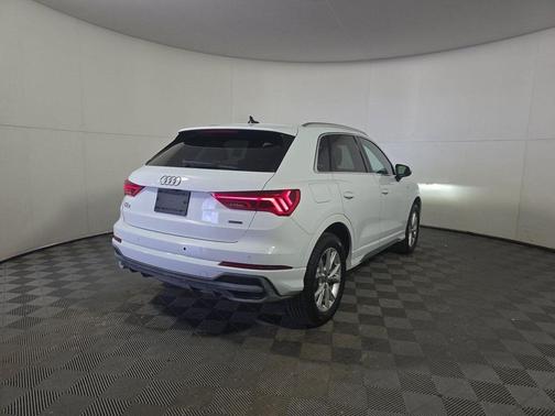 2025 Audi Q3 Premium 45 TFSI S line quattro Tiptronic
