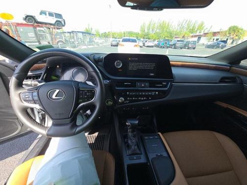 2022 Lexus ES 350 Base
