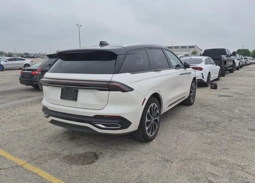 White Platinum Metallic Tri-Coat 2025 Lincoln Nautilus Reserve