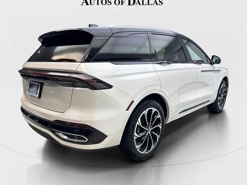 White Platinum Metallic Tri-Coat 2025 Lincoln Nautilus Reserve