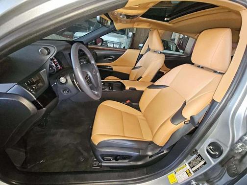 2023 Lexus ES 300h Base