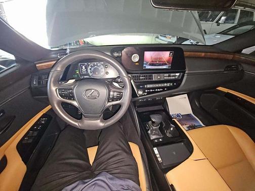 2023 Lexus ES 300h Base