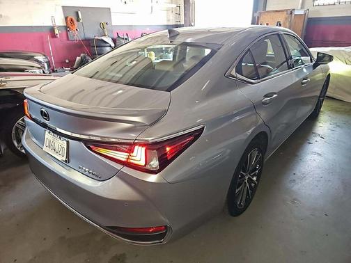 2023 Lexus ES 300h Base