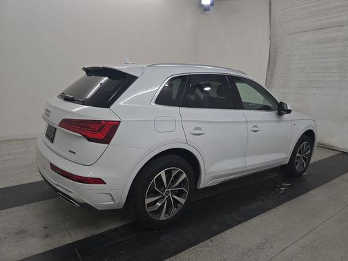 Glacier White Metallic 2023 Audi Q5 45 S line Premium
