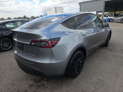 2024 Tesla Model Y Long Range Dual Motor All-Wheel Drive