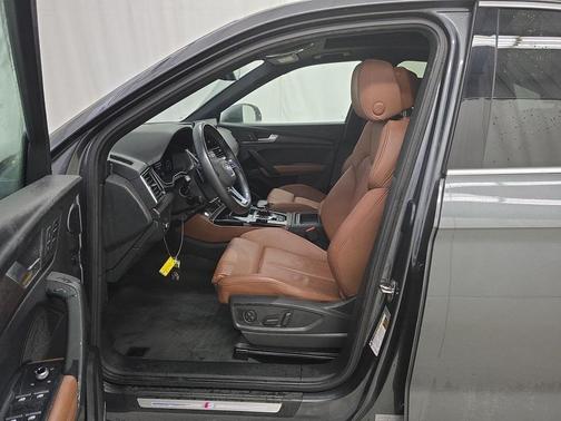 2022 Audi Q5 45 S line Premium Plus