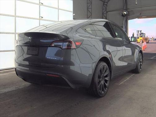 2022 Tesla Model Y Long Range Dual Motor All-Wheel Drive