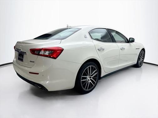 Bianco 2020 Maserati Ghibli NAV,CAM,SUNROOF,HTD STS,BLIND SPOT,19'' WHLS