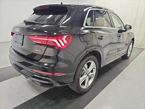 2022 Audi Q3 45 S line Premium