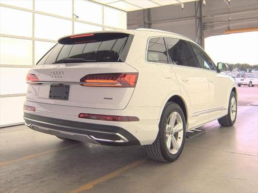 2024 Audi Q7 45 Premium Plus