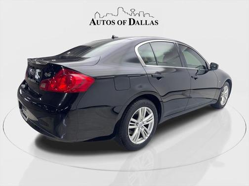 2015 INFINITI Q40 Base