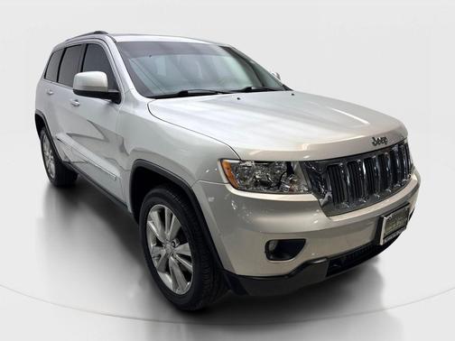 Bright Silver Metallic Clearcoat 2013 Jeep Grand Cherokee Laredo