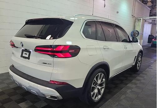 Alpine White 2025 BMW X5 xDrive40i