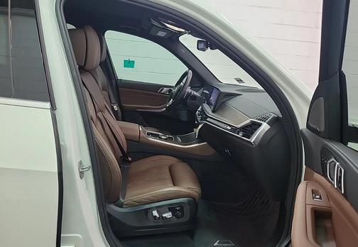 Alpine White 2025 BMW X5 xDrive40i