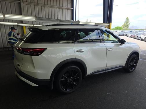 Majestic White 2025 INFINITI QX60 Luxe