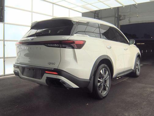 Majestic White 2023 INFINITI QX60 Luxe