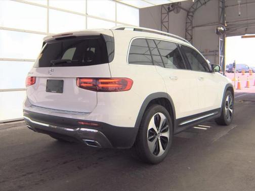 White 2025 Mercedes-Benz GLB 250 Base