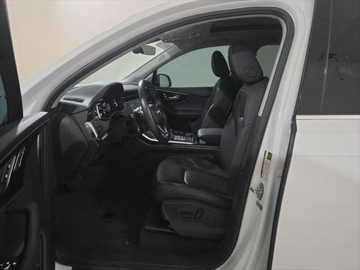 2022 Audi Q7 45 Premium Plus
