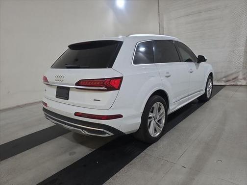 2022 Audi Q7 45 Premium Plus