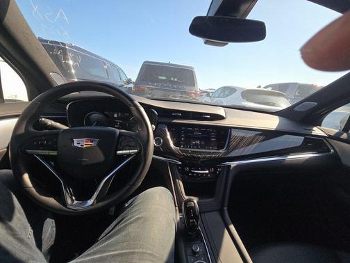 2025 Cadillac XT6 Premium Luxury FWD