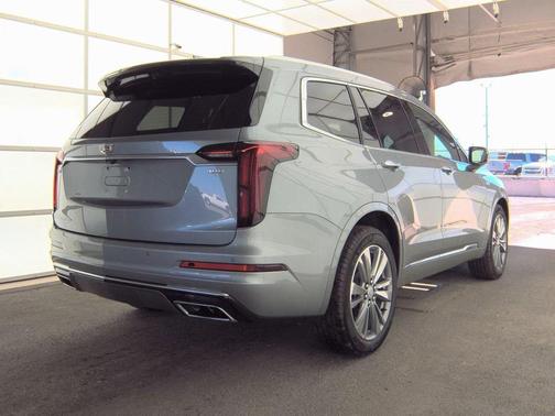 2025 Cadillac XT6 Premium Luxury FWD