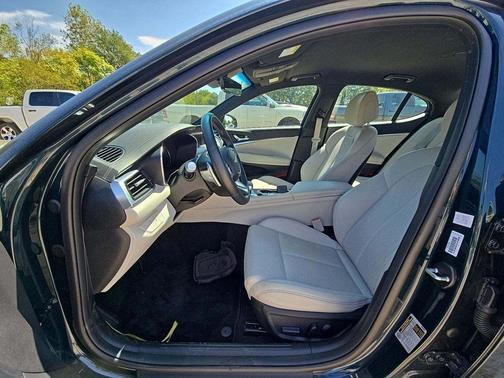 2025 Genesis G70 2.5T RWD