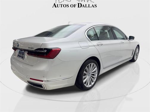 2022 BMW 740 i