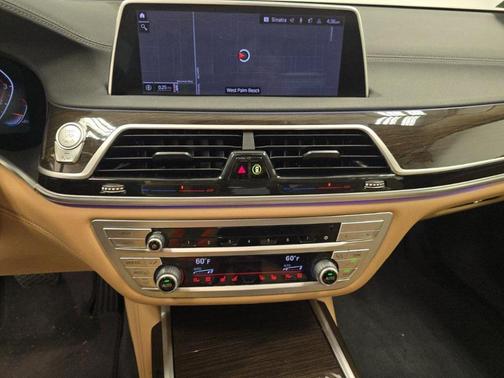 2022 BMW 740 i