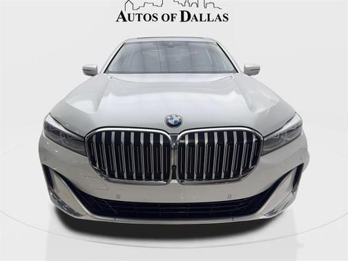 2022 BMW 740 i