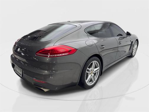 2015 Porsche Panamera 4