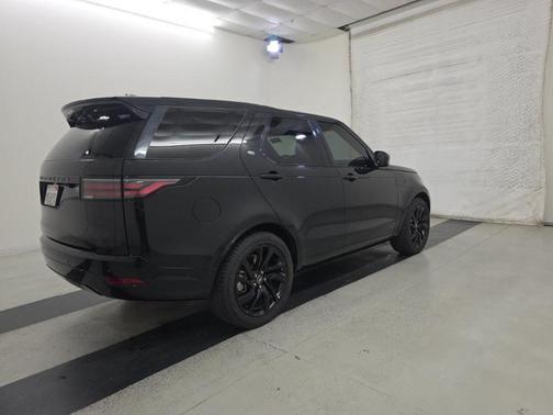 Santorini Black Metallic 2023 Land Rover Discovery P300 S R-Dynamic