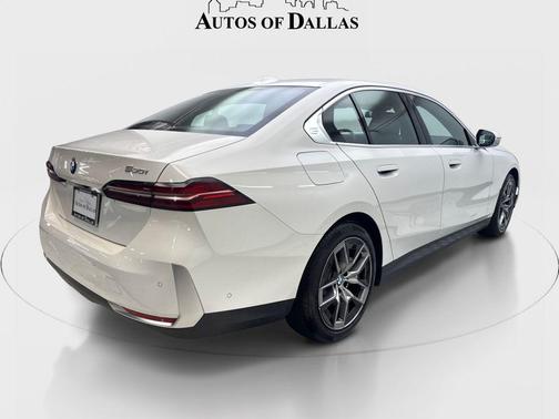 Alpine White 2026 BMW 530 530i