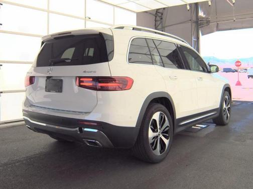 White 2025 Mercedes-Benz GLB 250 4MATIC