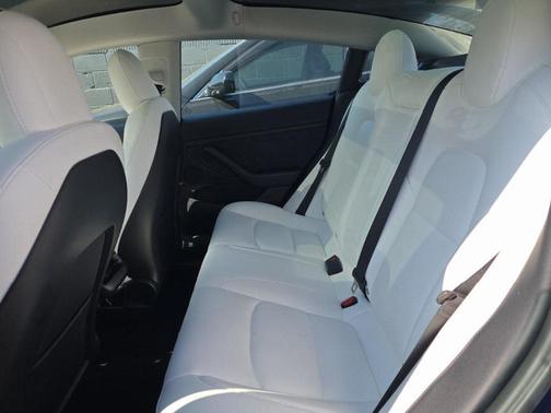2022 Tesla Model 3 Standard Range