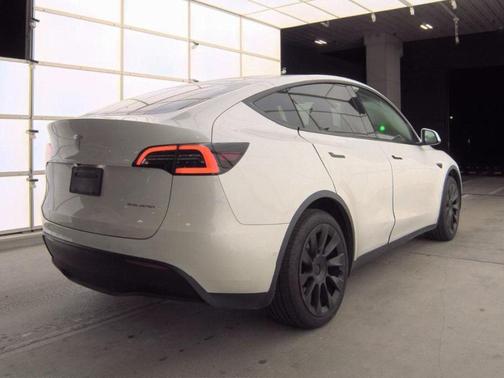 2022 Tesla Model Y Long Range Dual Motor All-Wheel Drive
