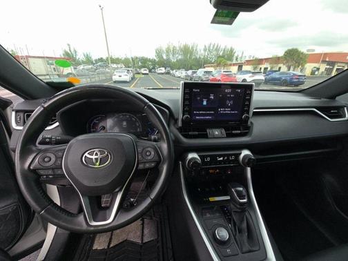 2022 Toyota RAV4 Hybrid SE