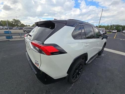 2022 Toyota RAV4 Hybrid SE