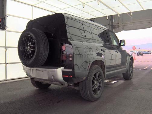 2025 Land Rover Defender 110 P300