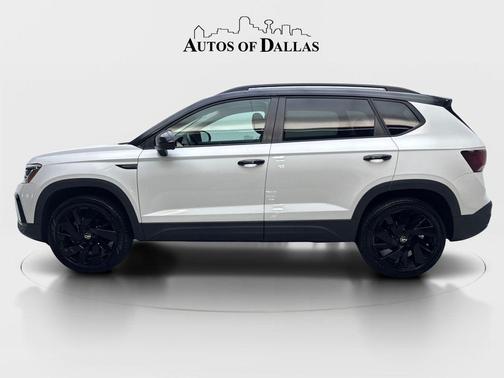 Pure White w/Deep Black Roof 2024 Volkswagen Taos 1.5T SE Black