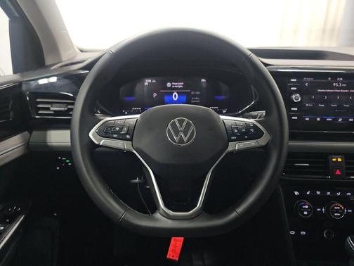 Pure White w/Deep Black Roof 2024 Volkswagen Taos 1.5T SE Black