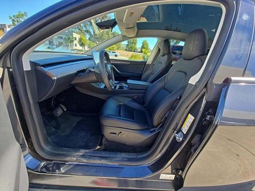 2025 Tesla Model Y Long Range Dual Motor Rear-Wheel Drive