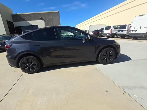 2025 Tesla Model Y Long Range Dual Motor Rear-Wheel Drive