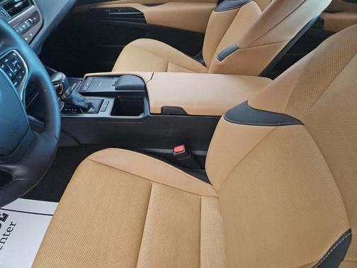2022 Lexus ES 350 Base